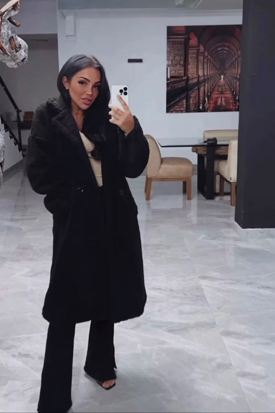 Black knee-length coat, straight cut, toupee effect, lapel collar and side pocket - 1