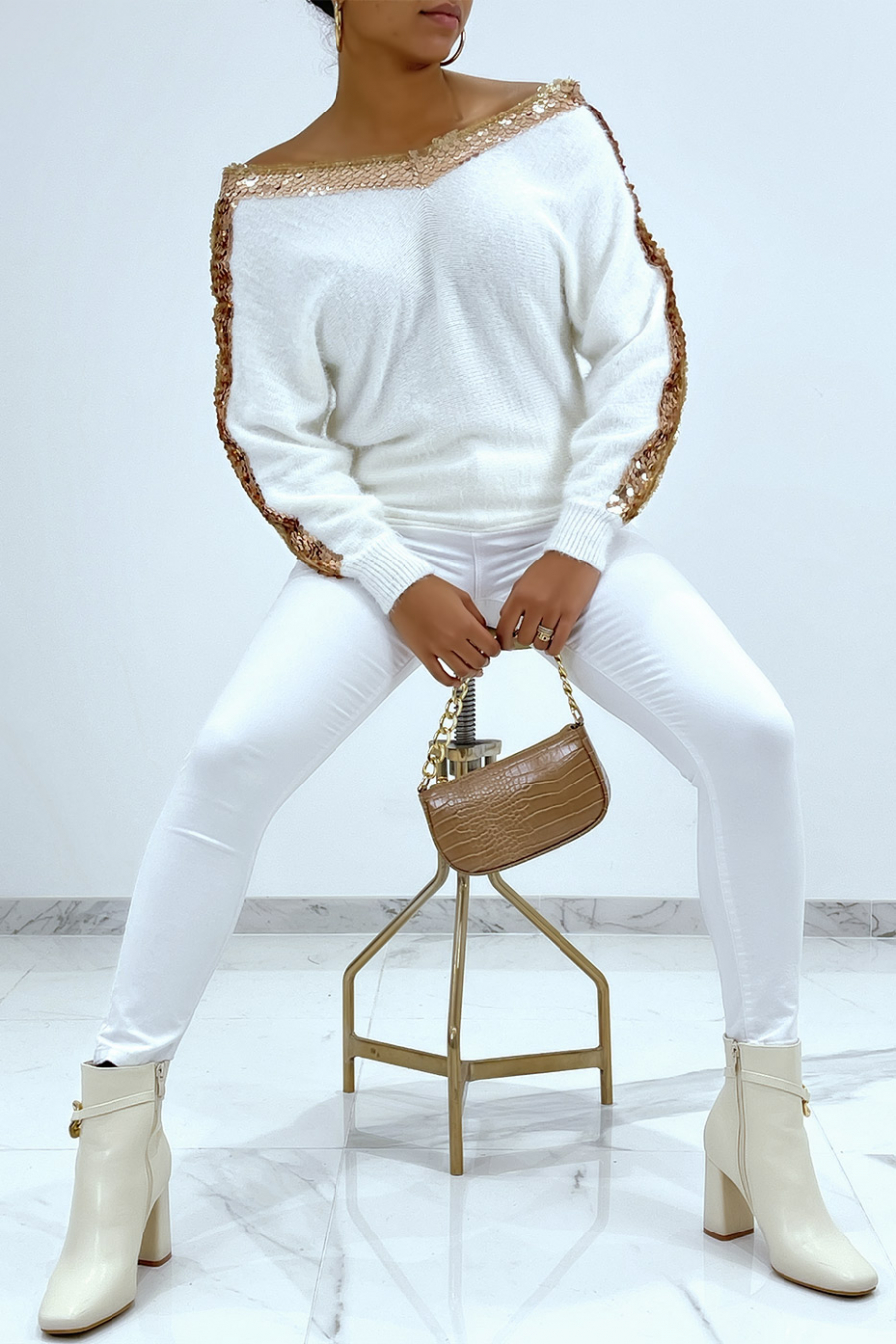 Super soft white mid-length V-neck sweater with sequined stripe from the collar to the sleeves - 5