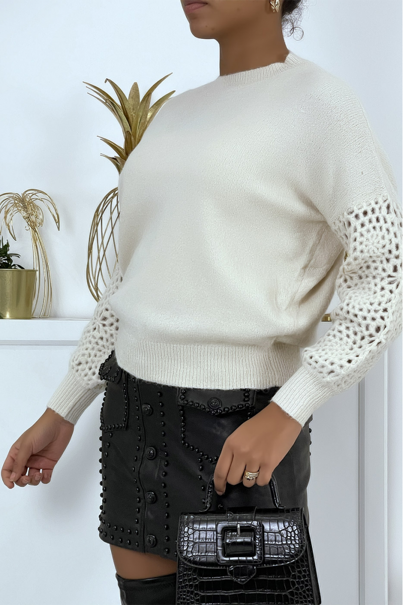 Soft warm beige cropped sweater round neck puff sleeve with embossed details - 2
