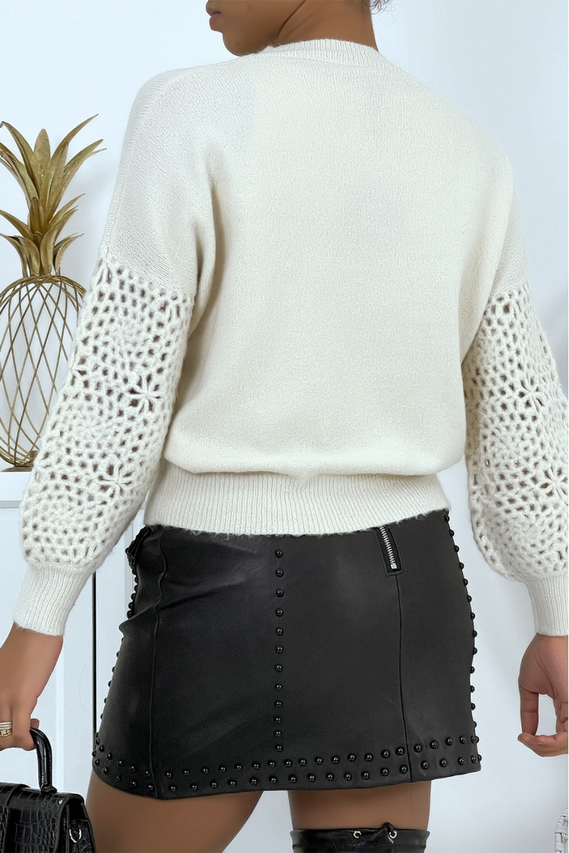 Soft warm beige cropped sweater round neck puff sleeve with embossed details - 3