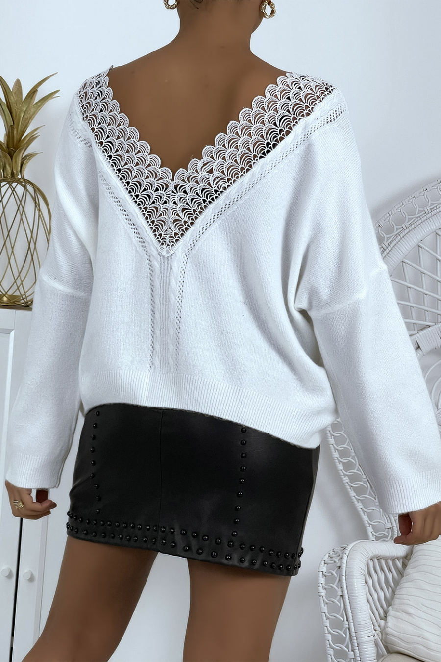 White fluid sweater in soft knit with pretty open back - 2