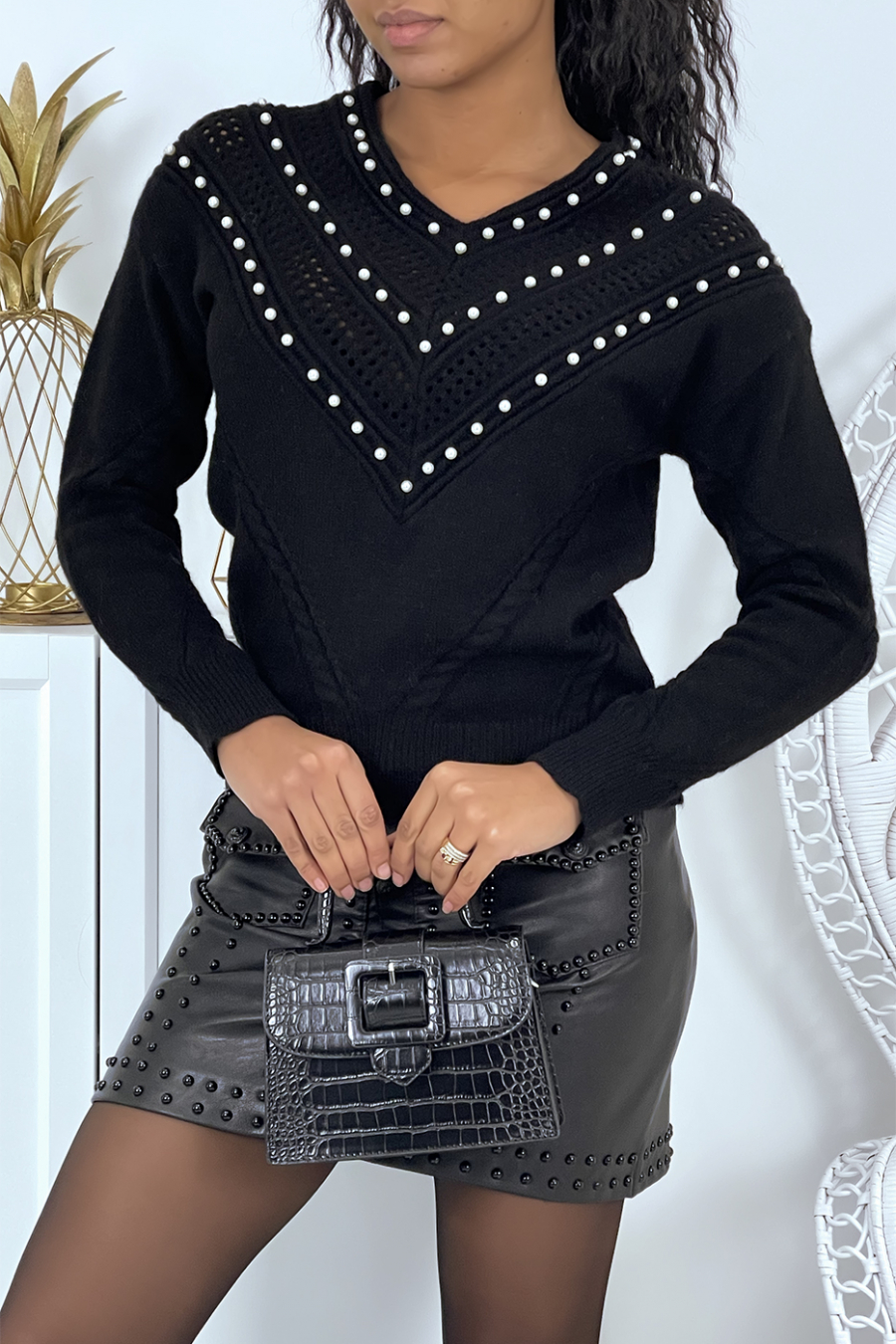 Pull noir col V ajouré à détails perles - 2