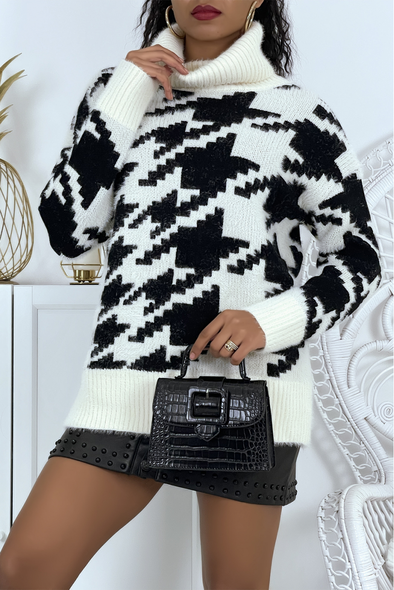 Thick beige turtleneck sweater with houndstooth print - 1
