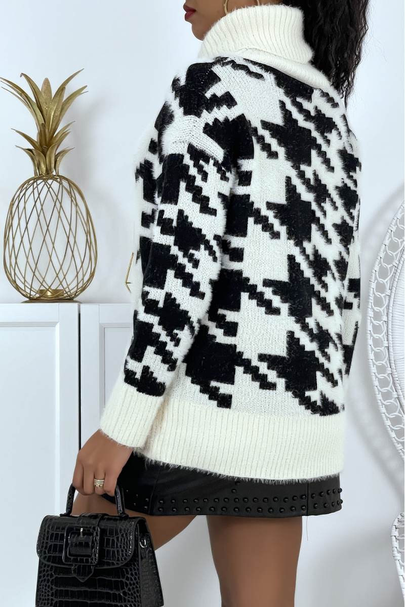 Thick beige turtleneck sweater with houndstooth print - 4