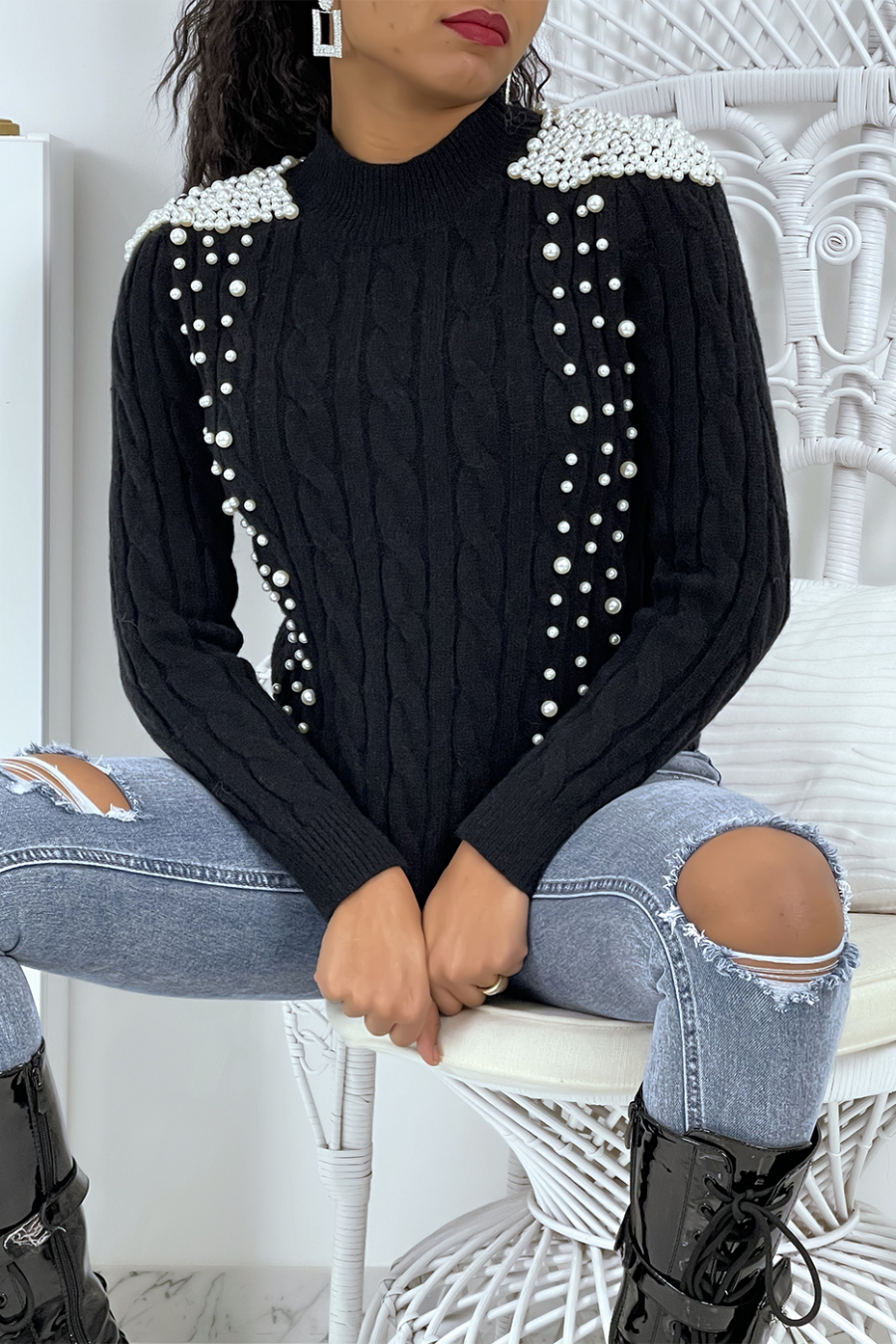 Pull noir col montant en maille tressée et épaulettes en perles - 3