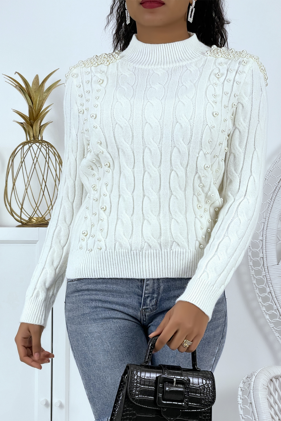 Pull blanc col montant en maille tressée et épaulettes en perles - 2