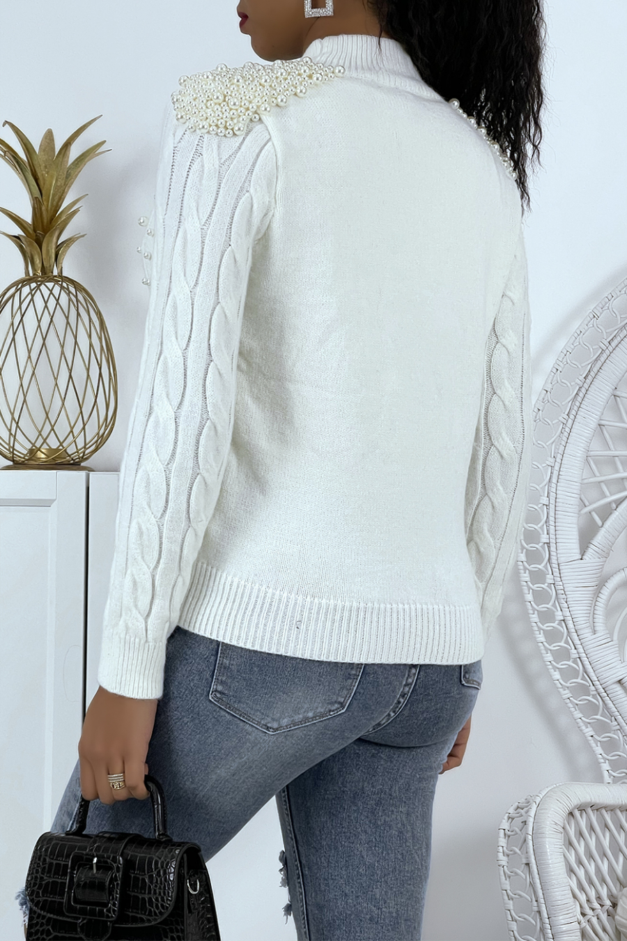 Pull blanc col montant en maille tressée et épaulettes en perles - 4