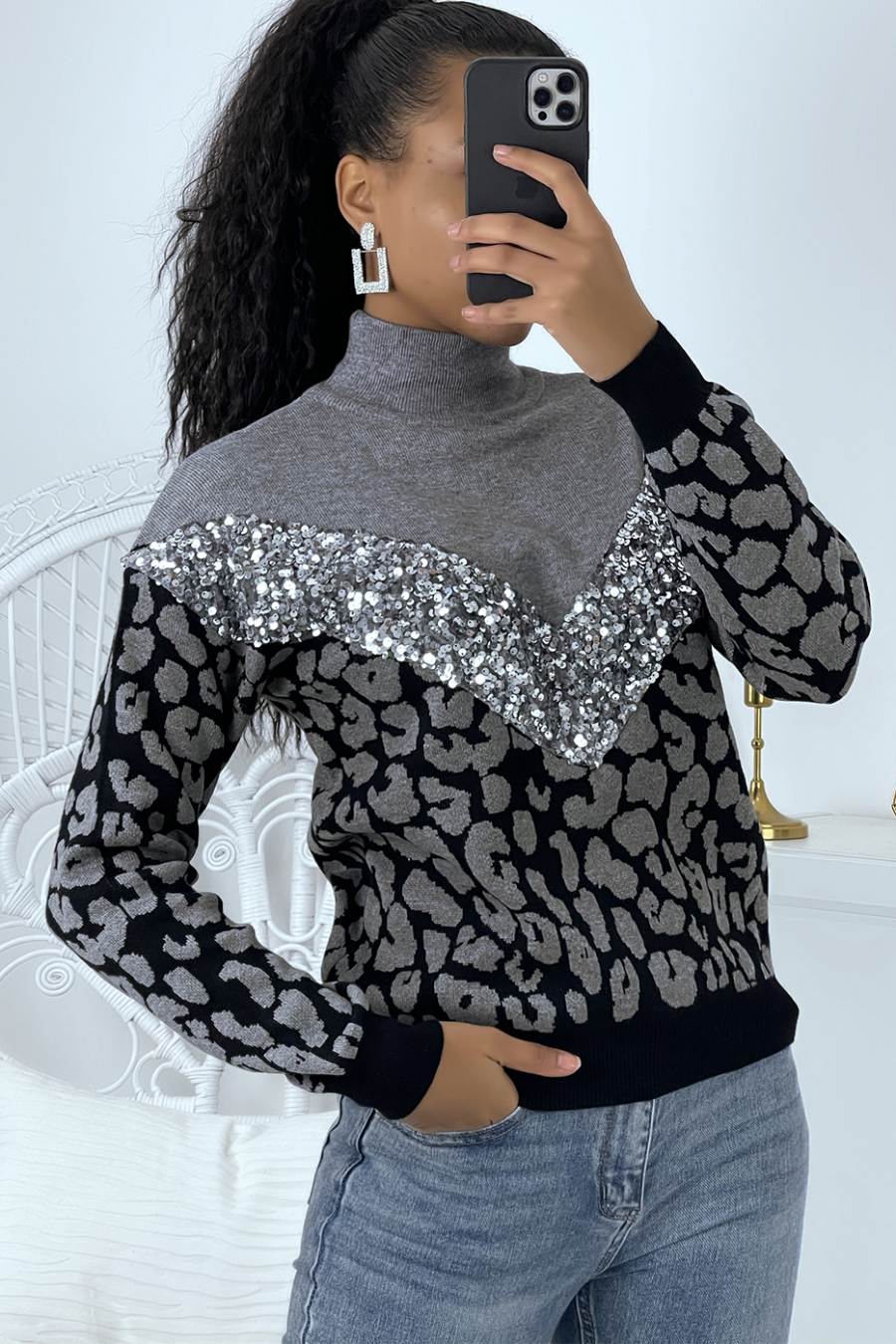 Gray high neck sweater with US style V pattern and leopard print - 1