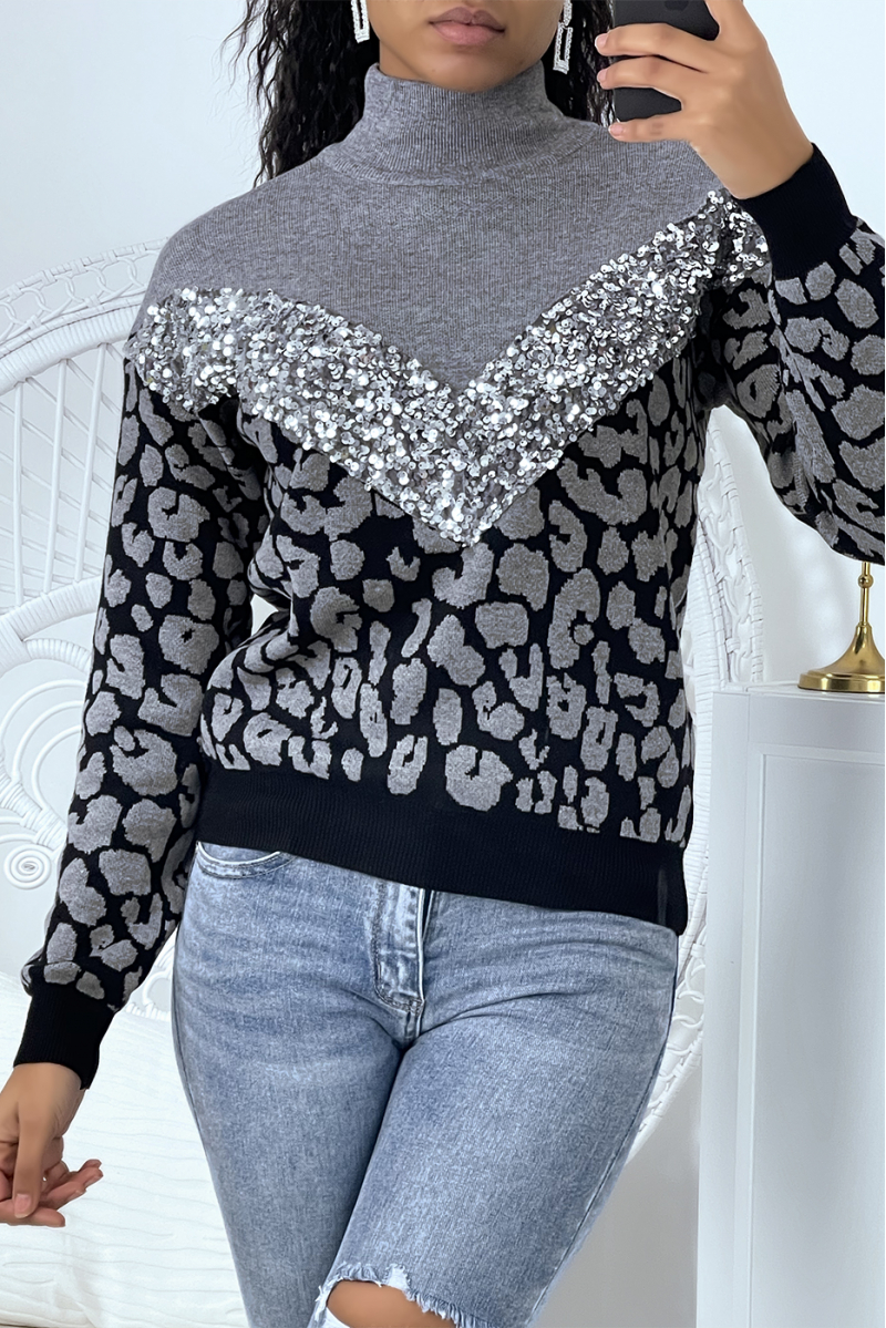 Gray high neck sweater with US style V pattern and leopard print - 2