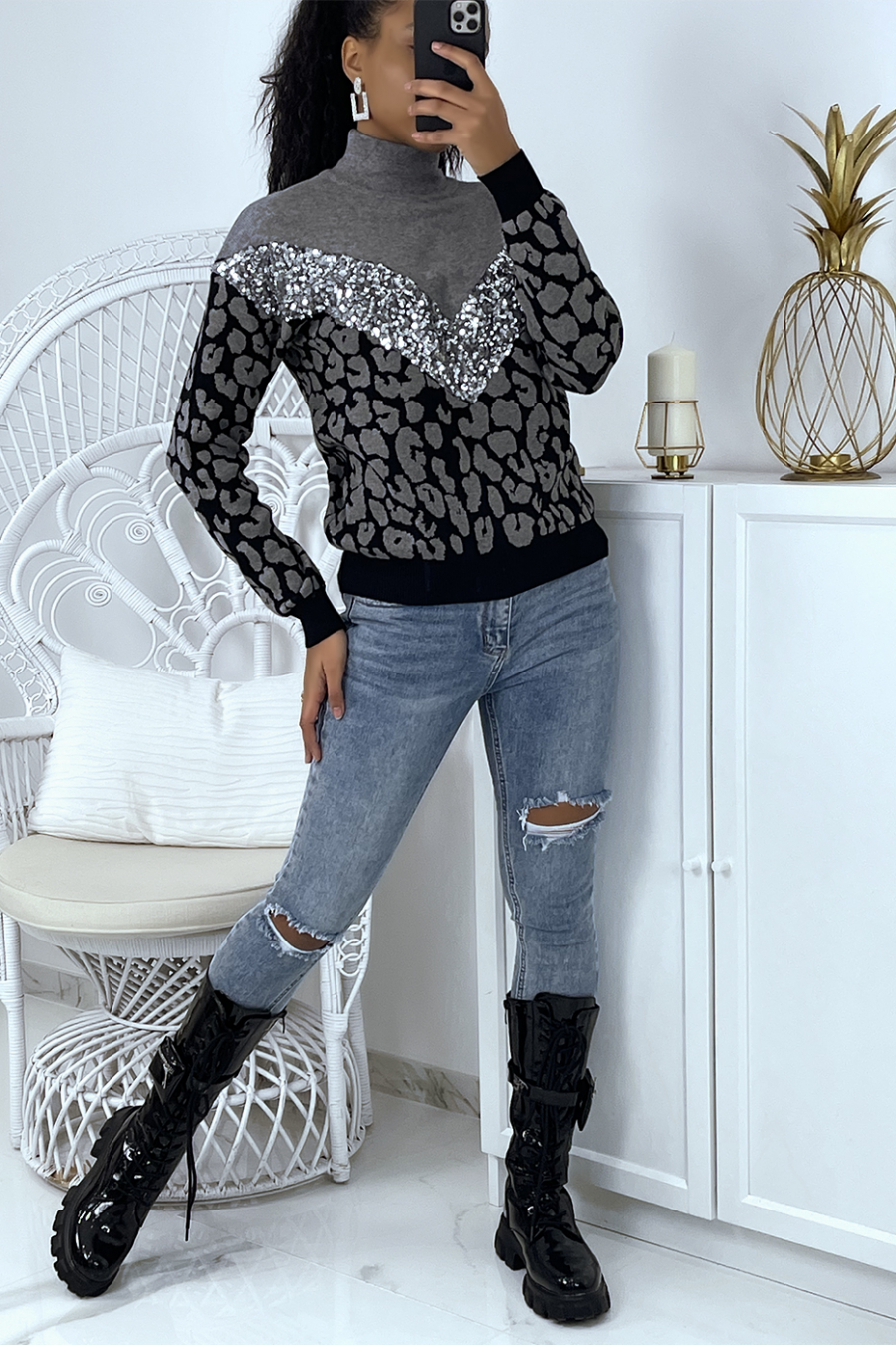 Gray high neck sweater with US style V pattern and leopard print - 3