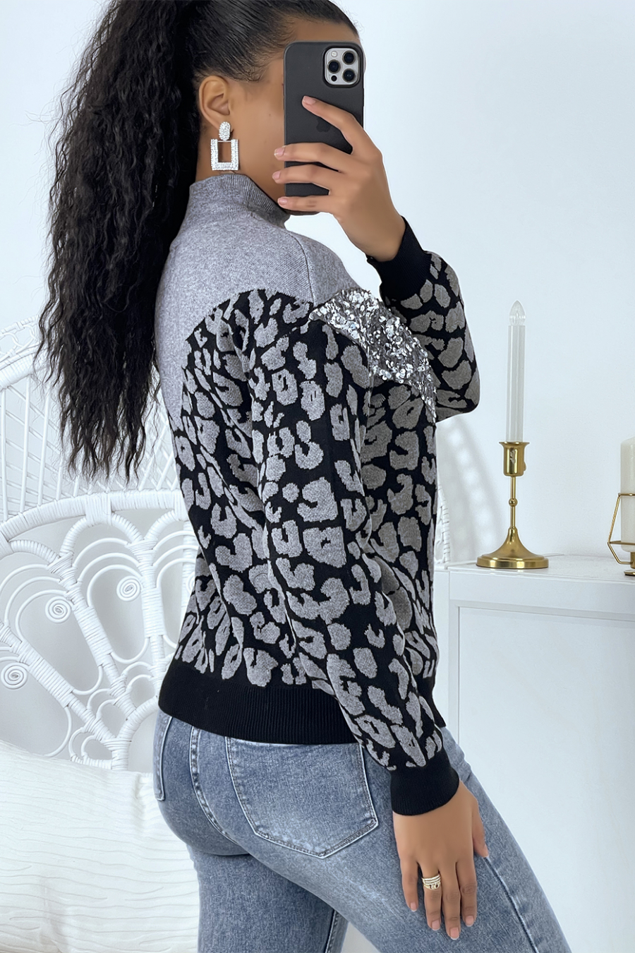 Gray high neck sweater with US style V pattern and leopard print - 4