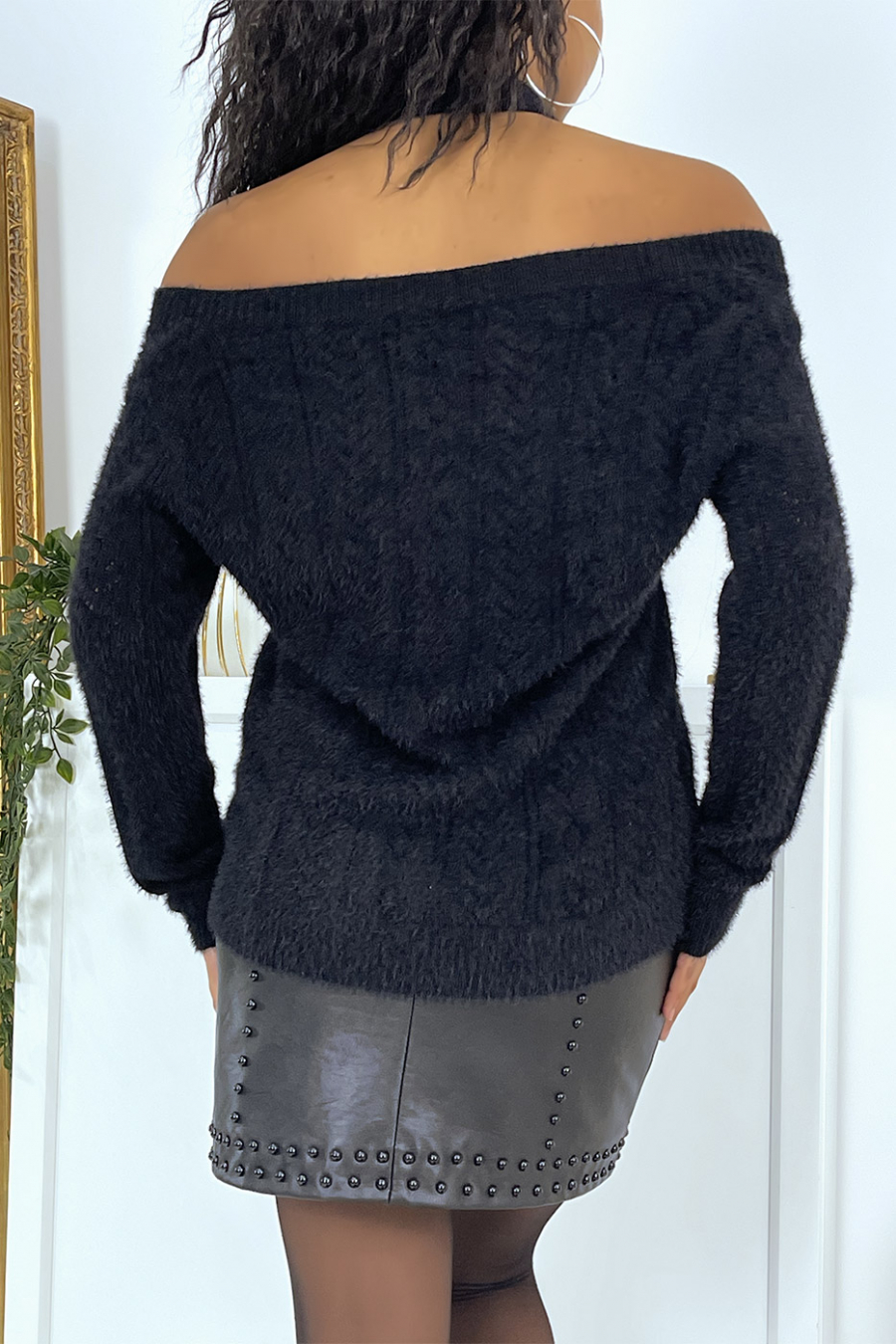 Soft black sweater with long sleeves - 4