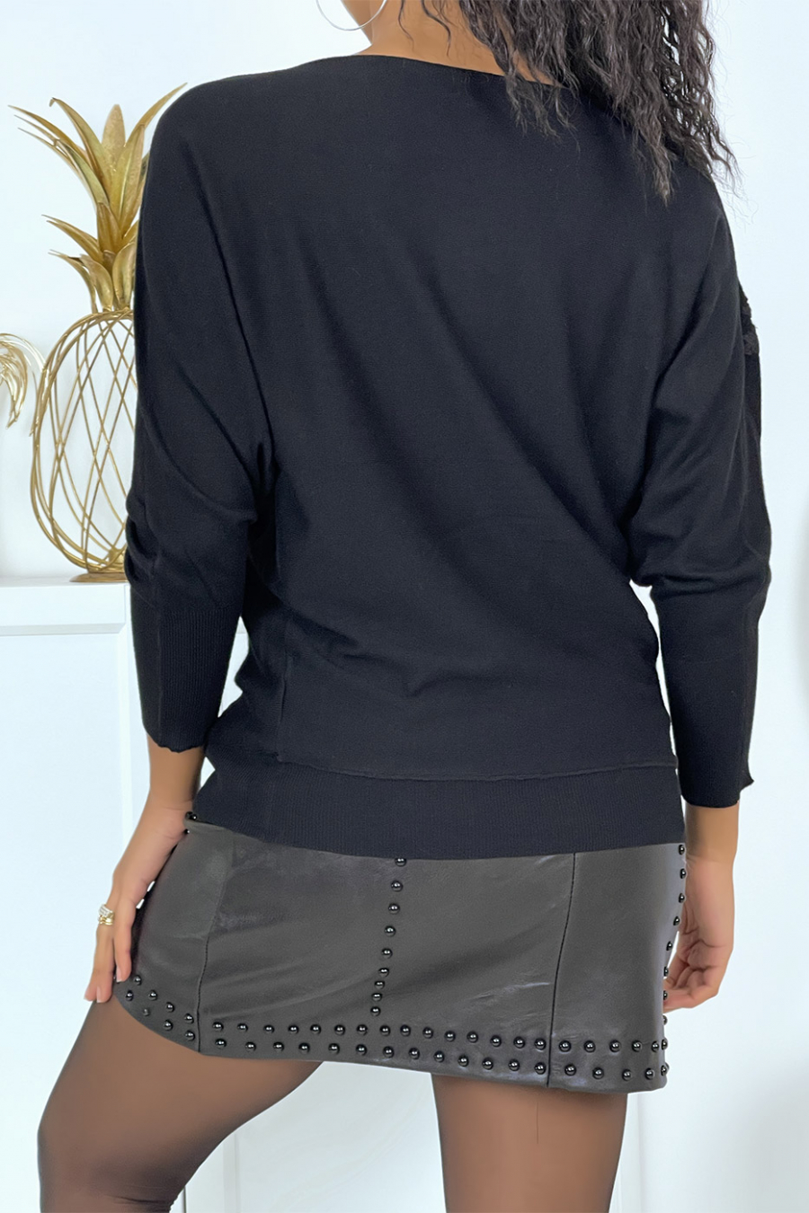 Black sweater with angel wings pattern - 4