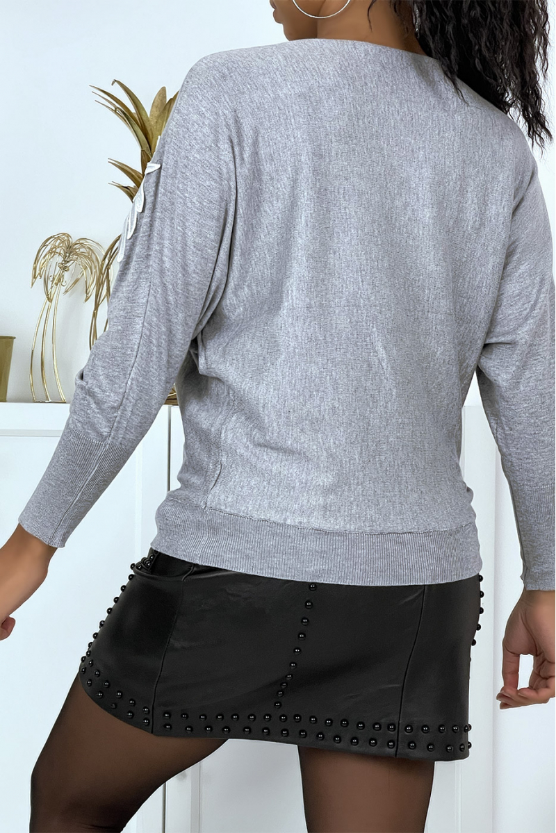 Gray sweater with bat sleeves - 4