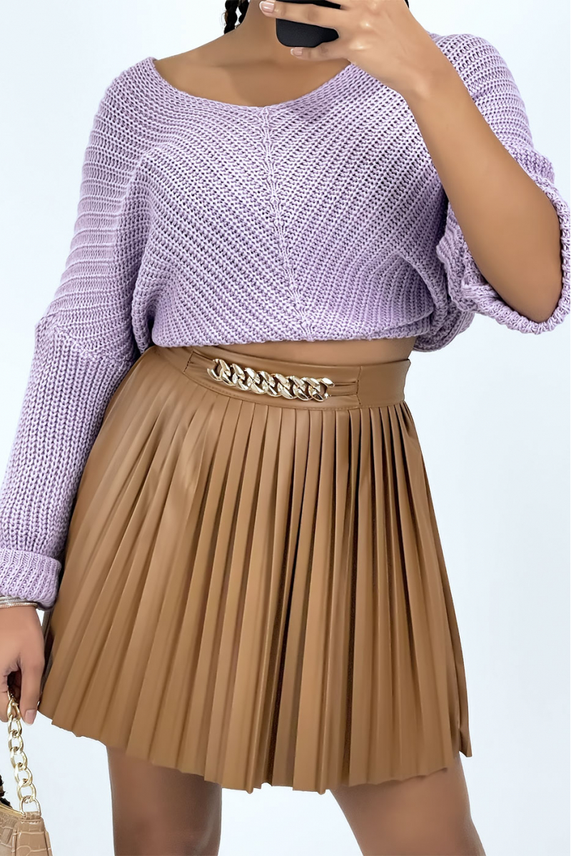 Camel pleated faux leather skirt. Short accordion skirt with golden chain belt.