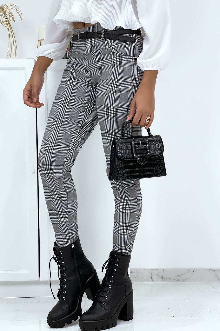 Smalle broek met patroon, riem en zakken - 2