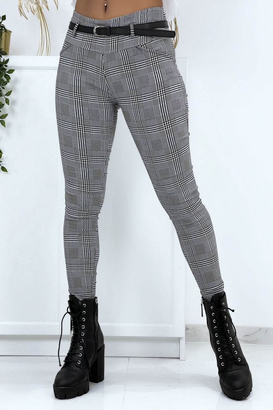 Patterned slim pants with belt and pockets - 3