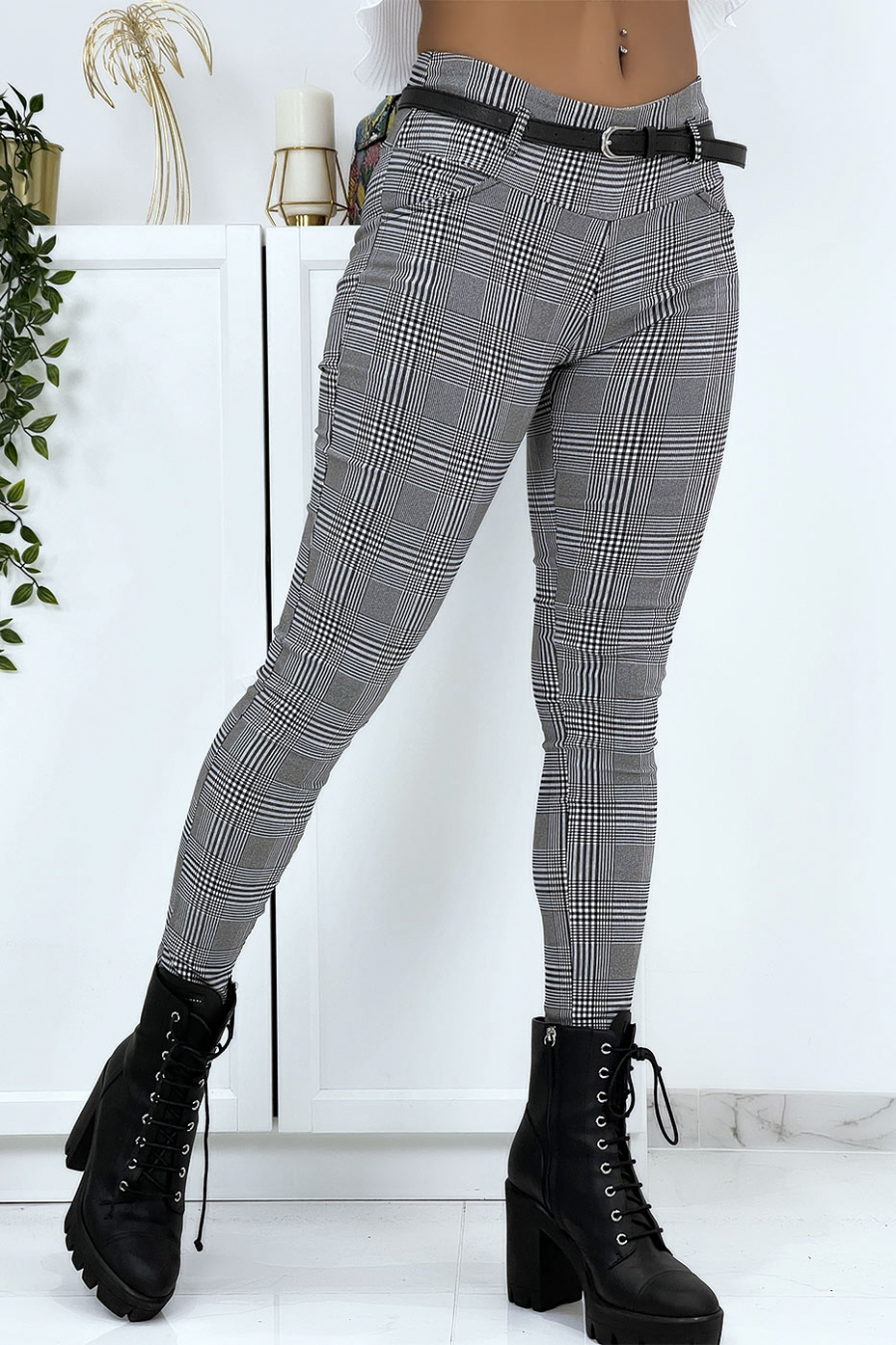 Patterned slim pants with belt and pockets - 4