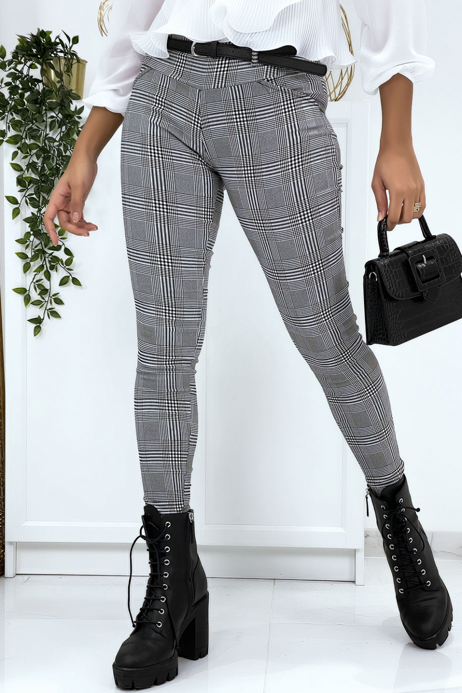 Patterned slim pants with belt and pockets - 8