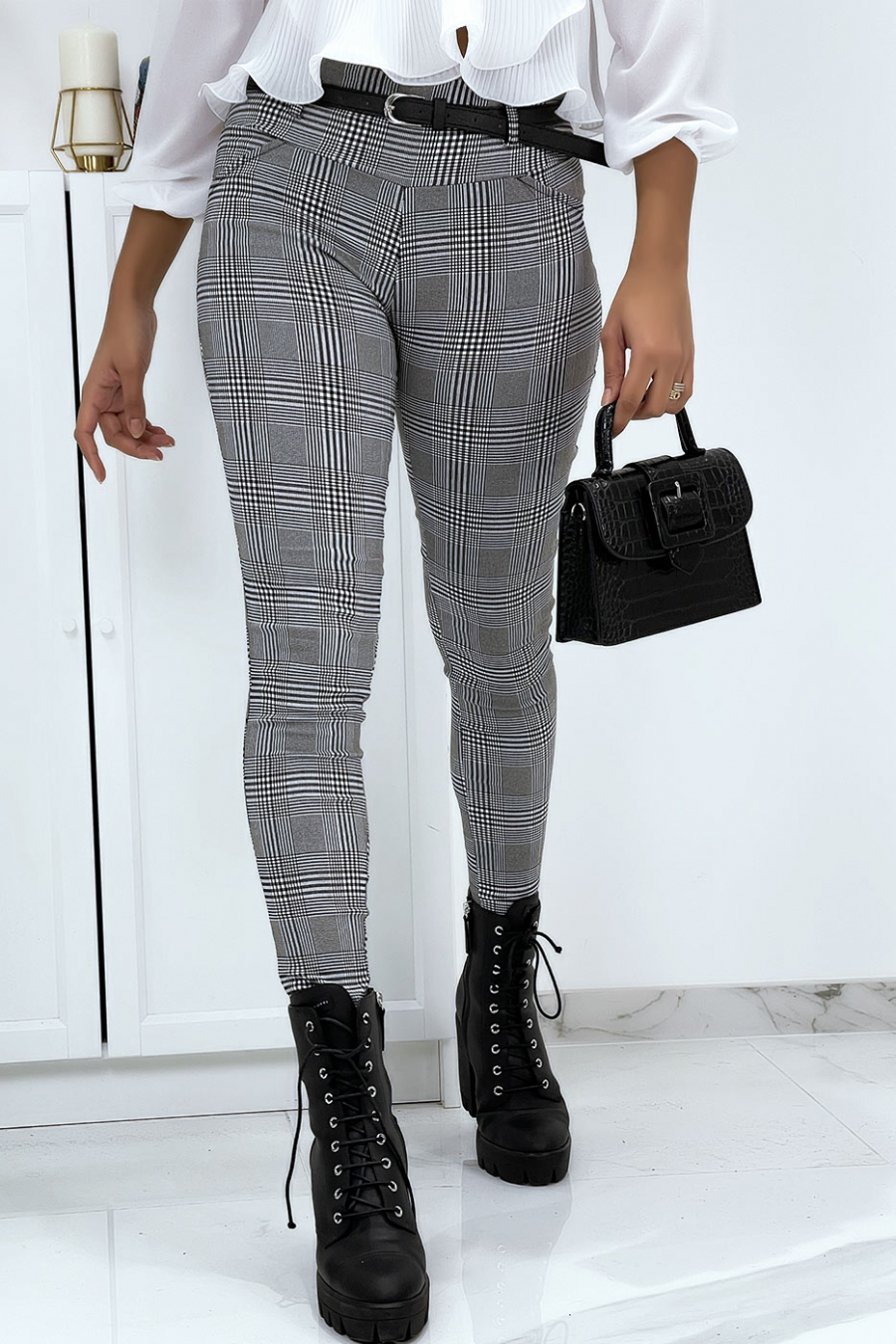 Patterned slim pants with belt and pockets - 9
