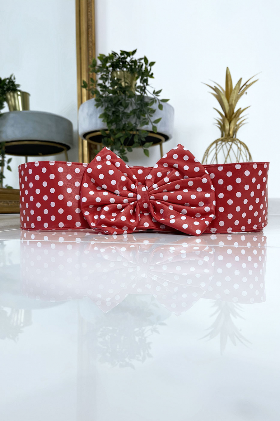 Rode pvc riem met vlinderdas - 2