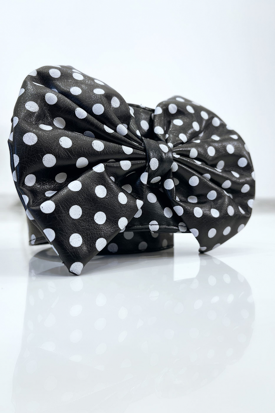 Zwarte pvc-riem met vlinderdas - 10