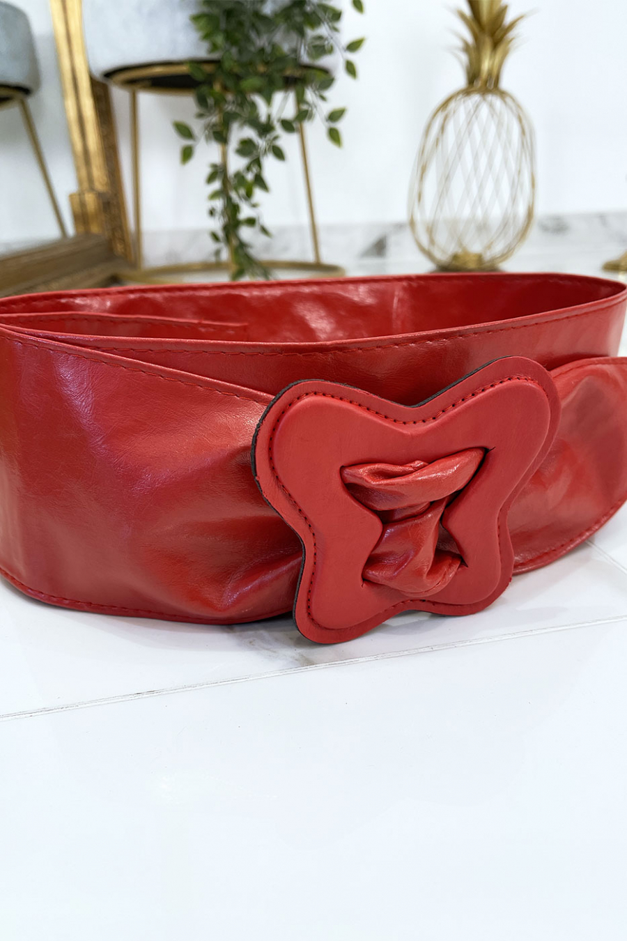 Women's red belt with butterfly shape on the buckle - 4