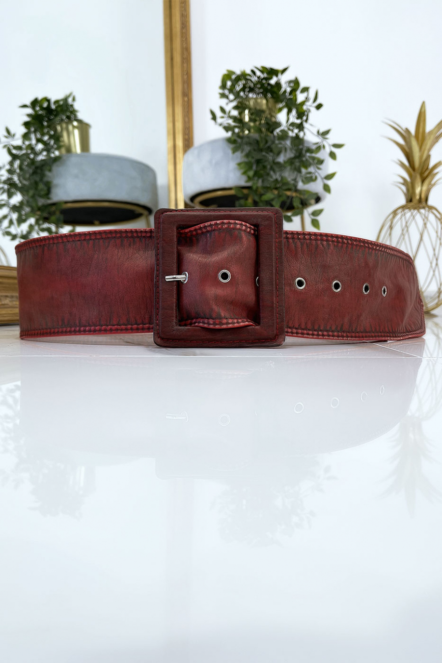 Women's red belt worn vintage effect - 1