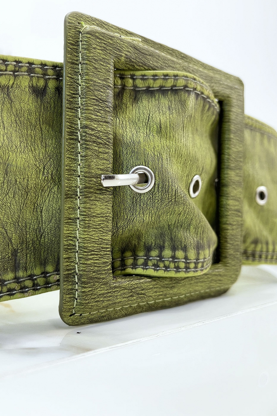 Women's green belt with vintage worn effect - 8