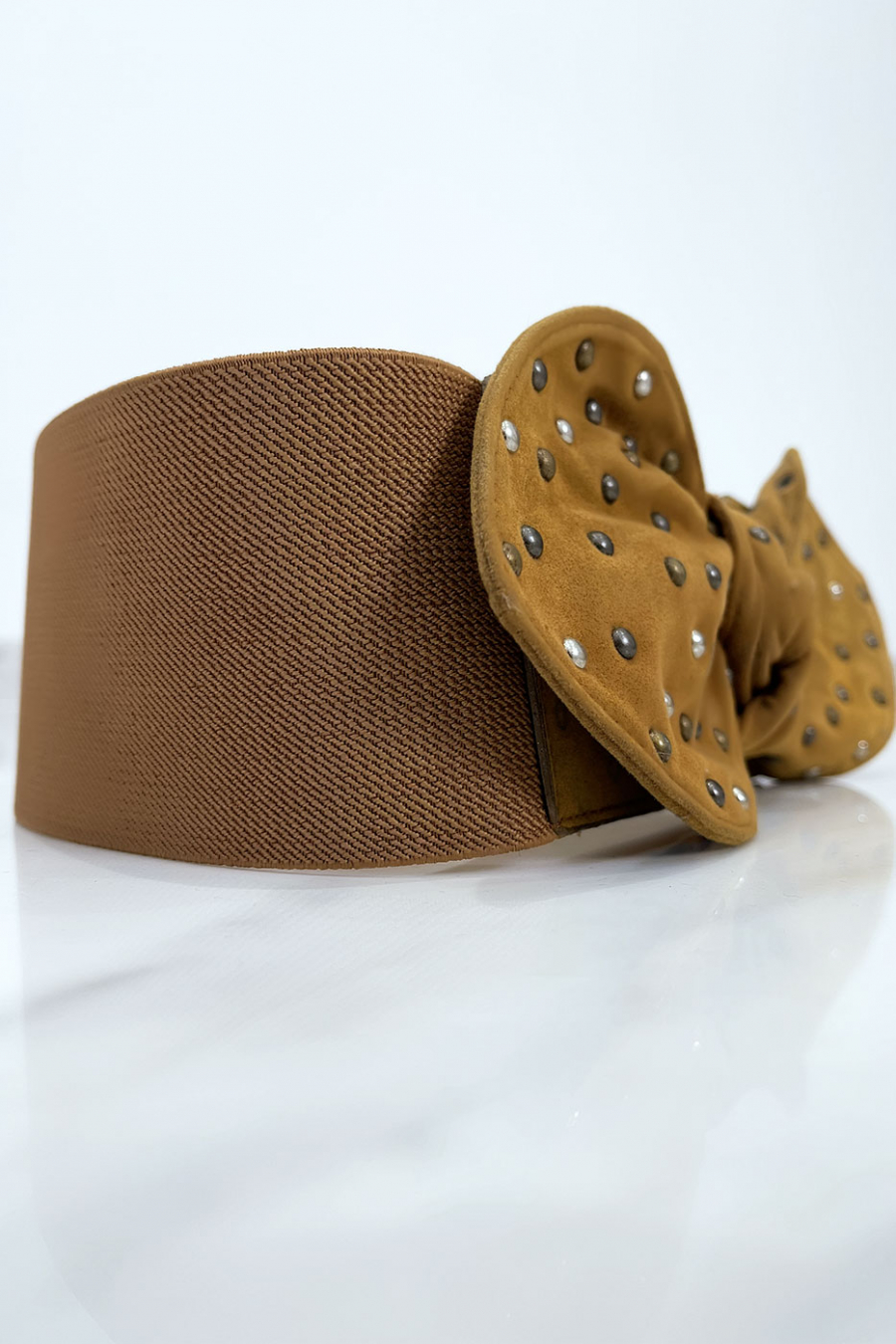 Camel elastische tailleband met suède strik met studs - 3
