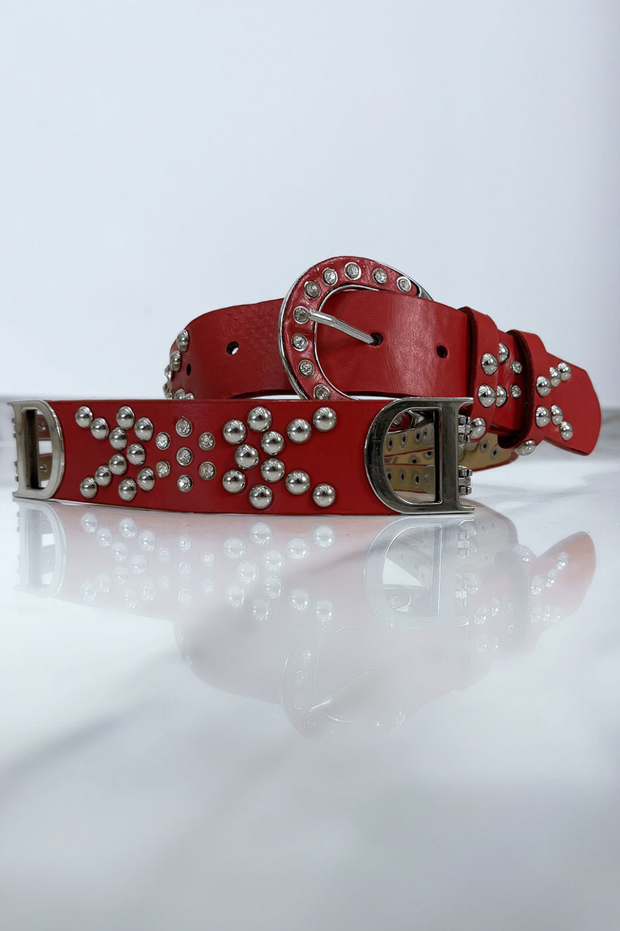 Studded red belt with silver letter D - 2