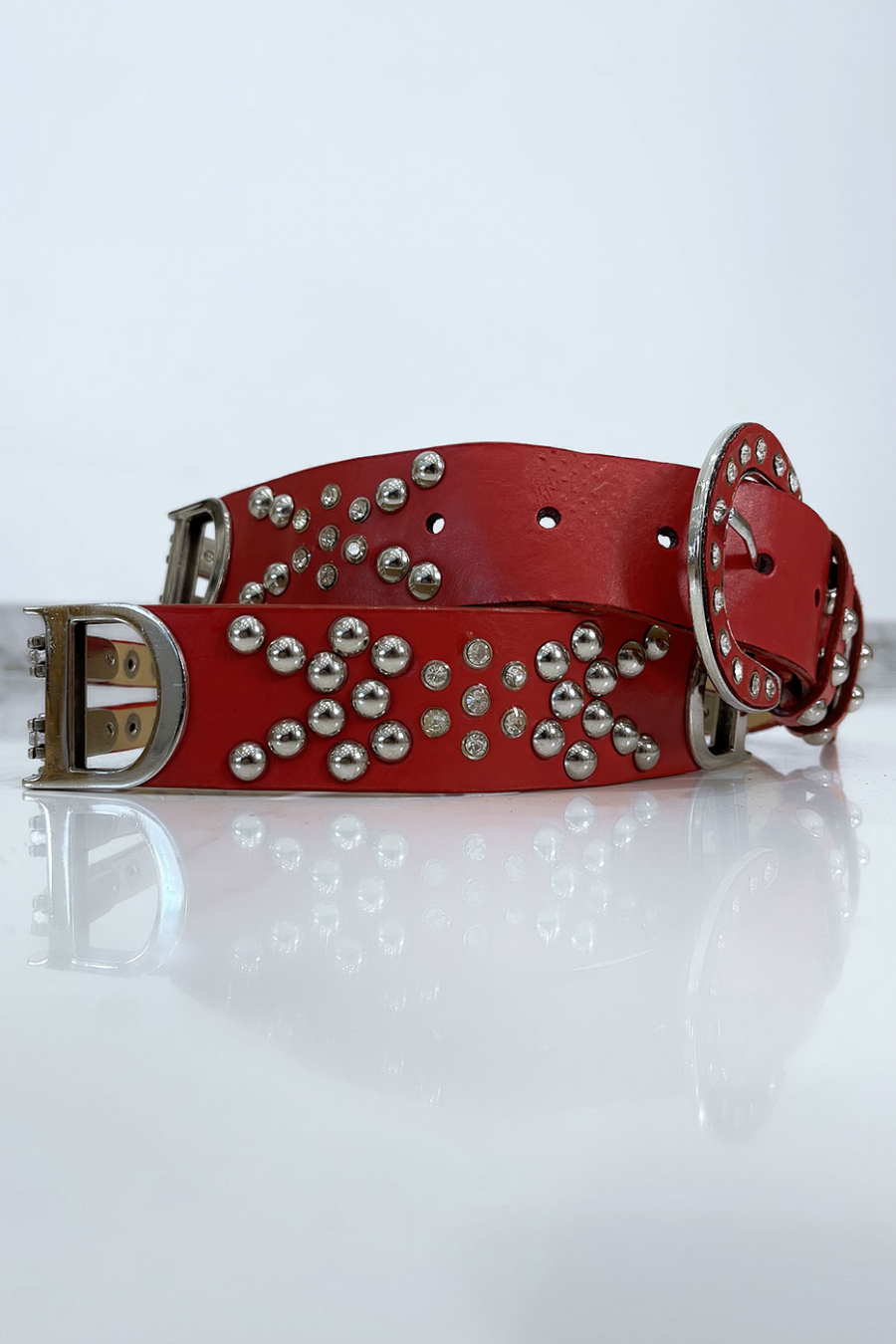 Ceinture rouge clouté avec lettre D argenté - 3