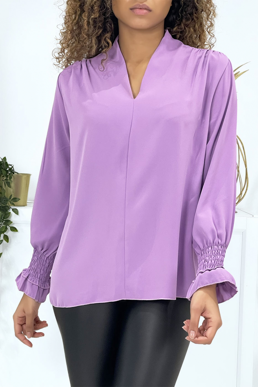 Lila blouse met V-hals en donkere armen - 6
