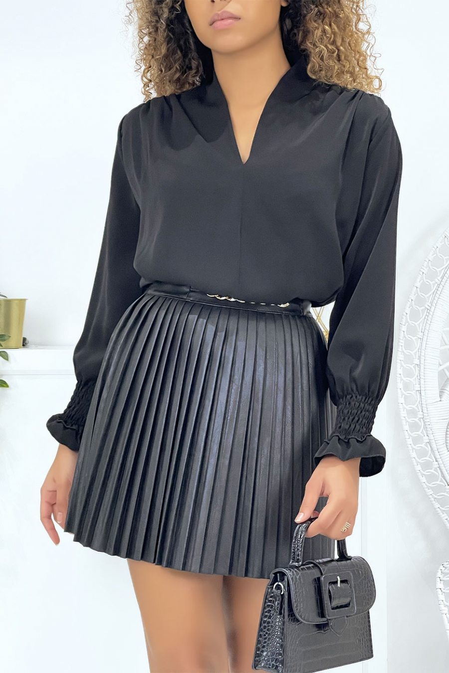 Zwarte blouse met V-hals en donkere armen - 1