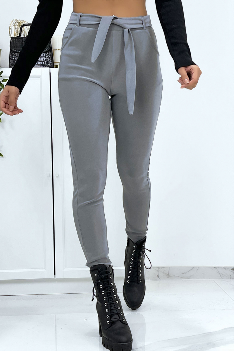 Pantalon slim gris avec poches et ceinture. Pantalon femme - 4