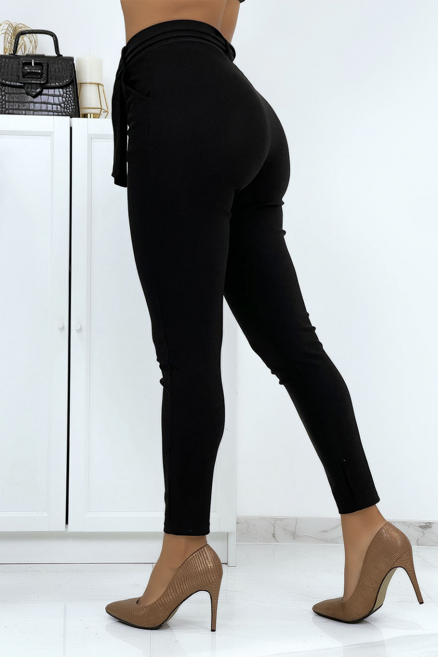 Black slim pants with pockets and belt. Women's pants - 6