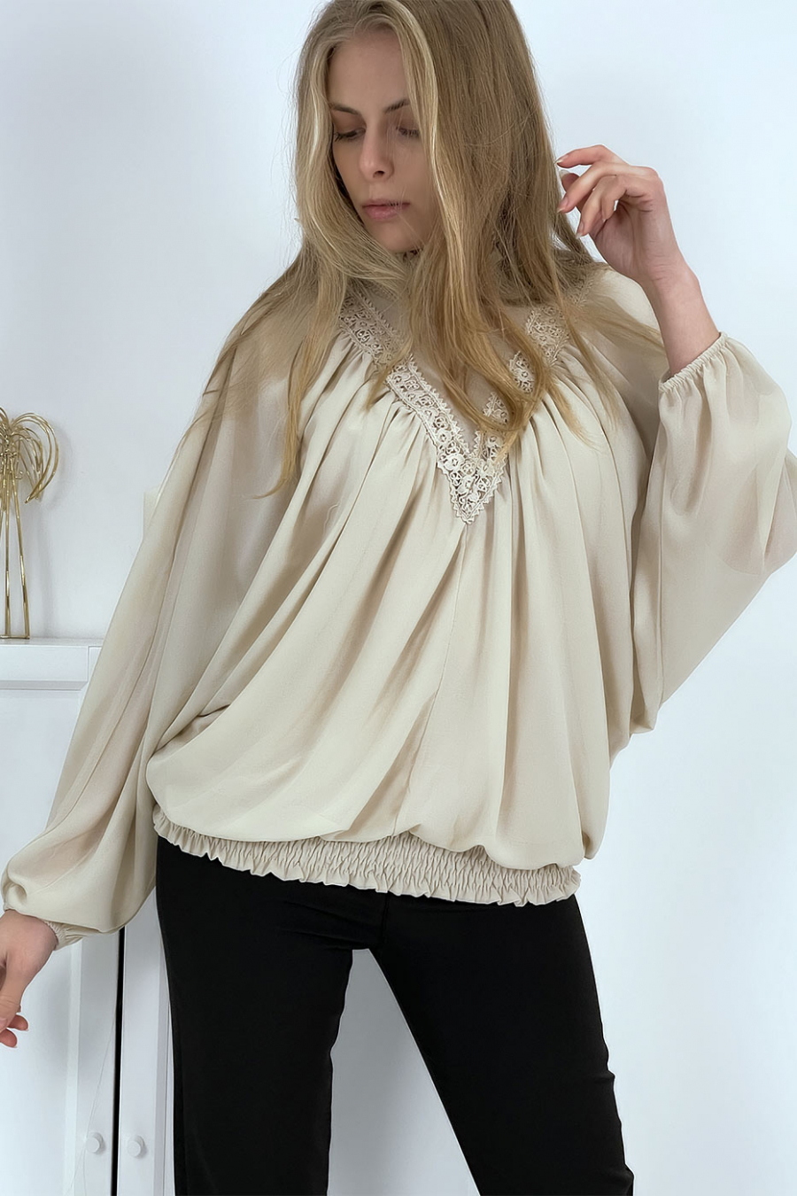 Blouse beige col montant femme - 8