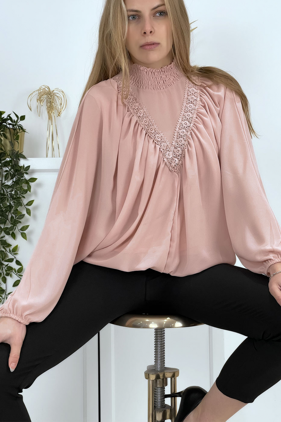 Roze damesblouse met opstaande kraag - 1