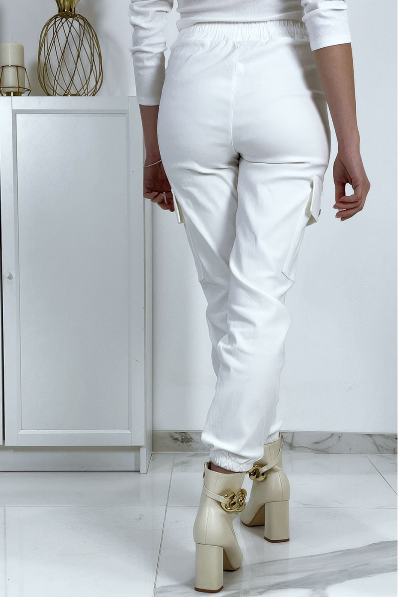 White stretch cargo pants with pockets - 7