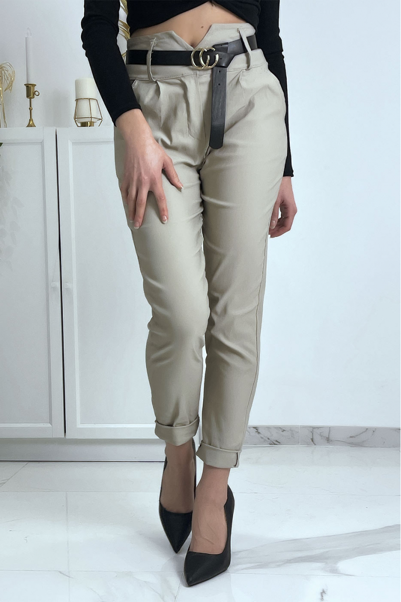 Pantalon carotte beige avec poches et ceinture - 5