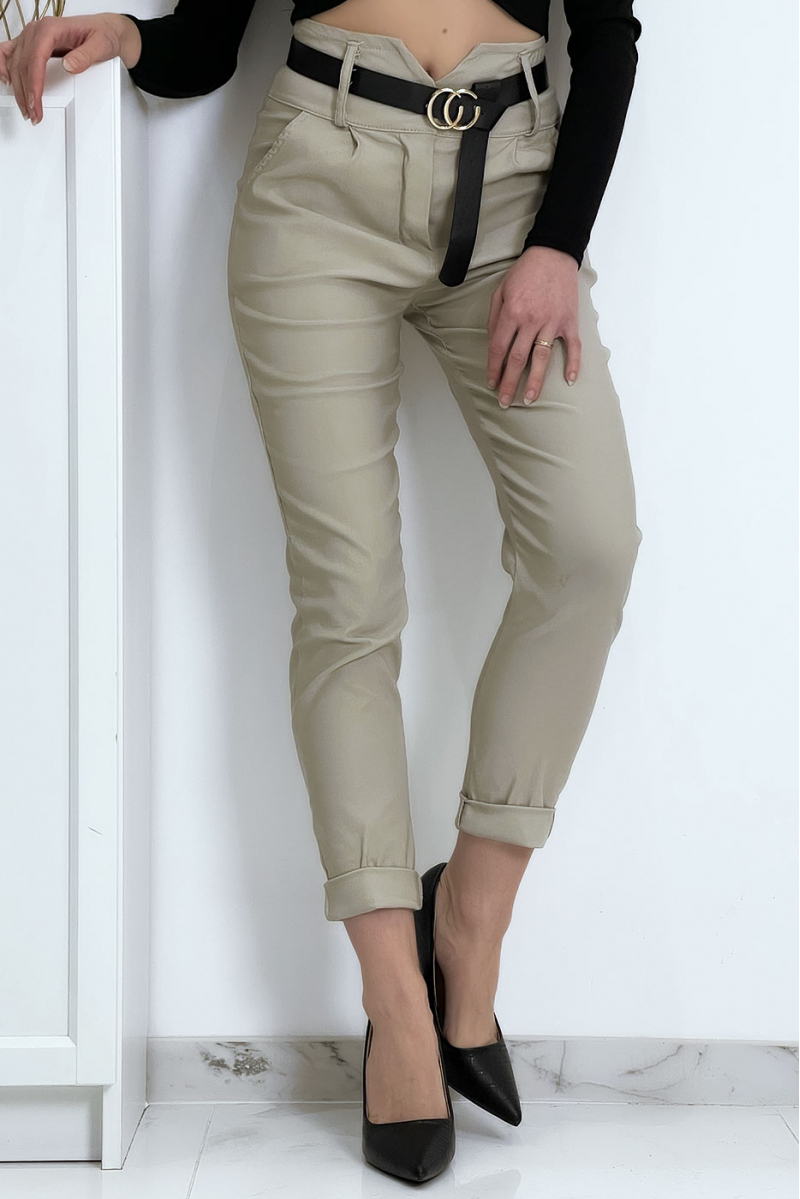 Pantalon carotte beige avec poches et ceinture - 9