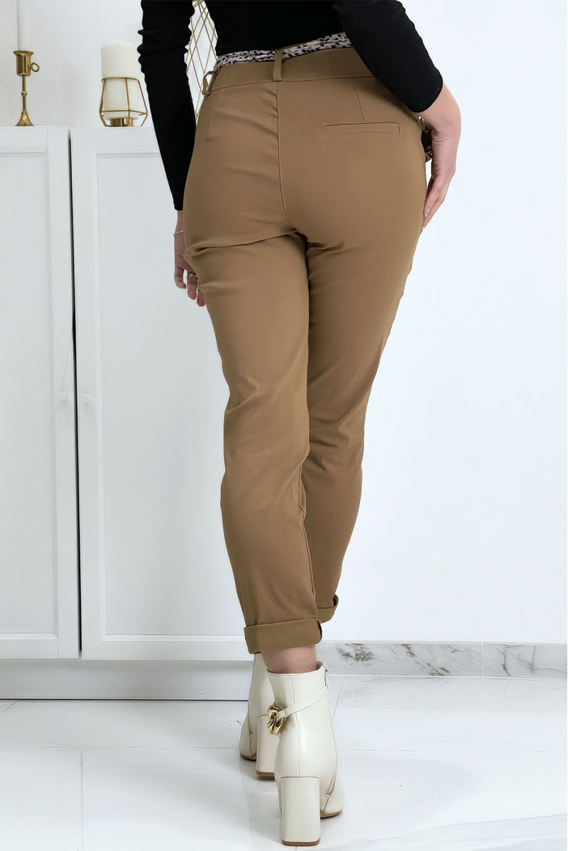 Pantalon strech camel avec poches froufrou et ceinture - 7