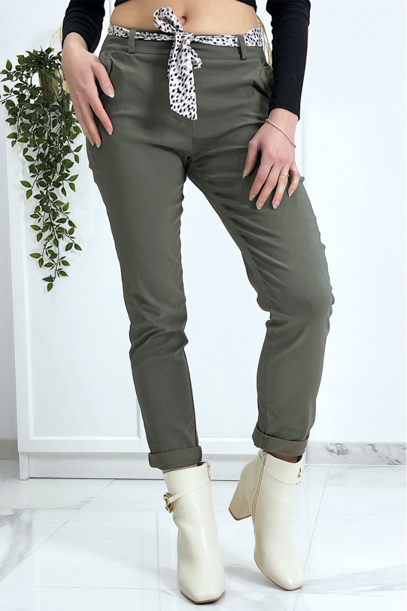 Khaki stretch pants with frilled pockets and belt - 5