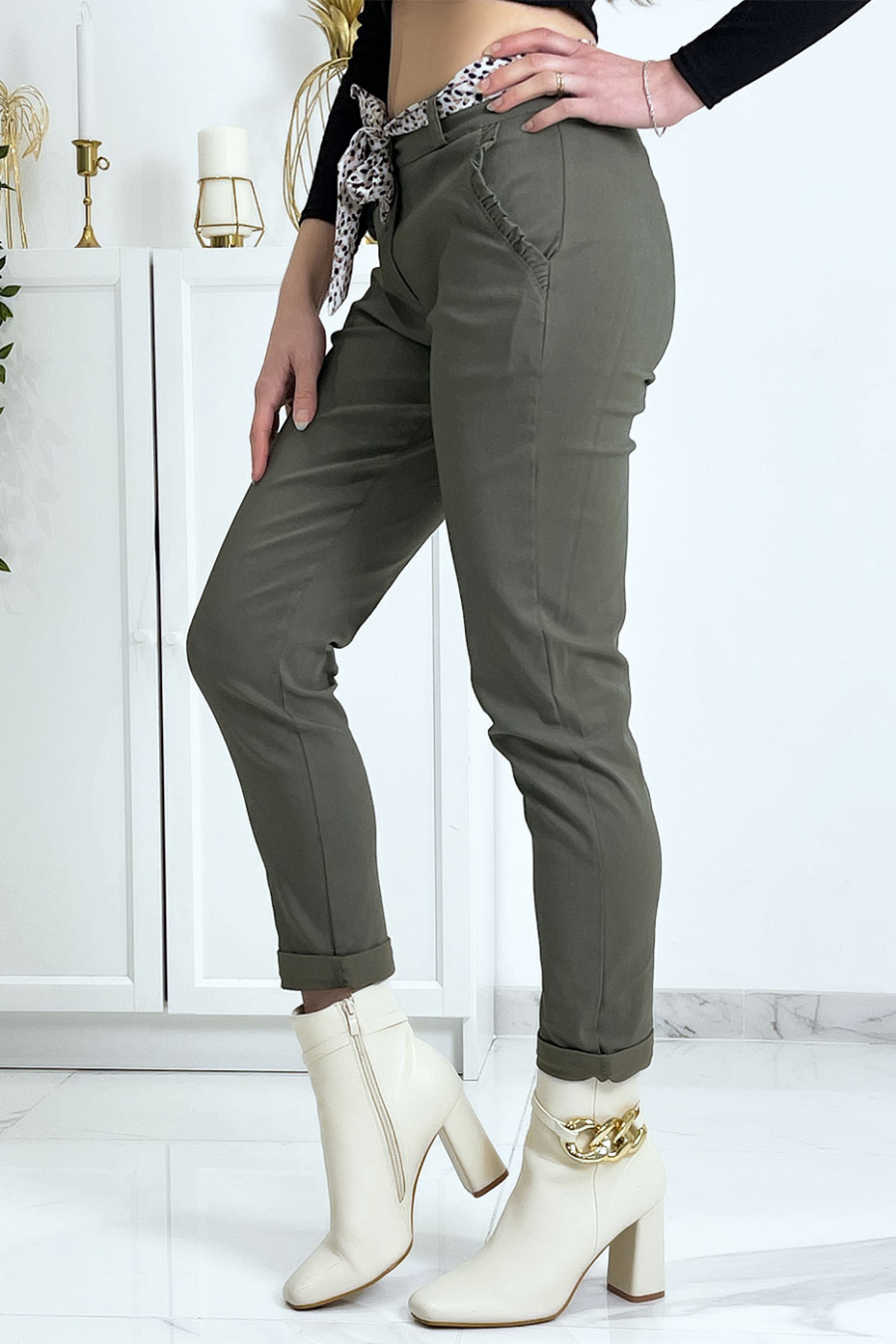 Khaki stretch pants with frilled pockets and belt - 1