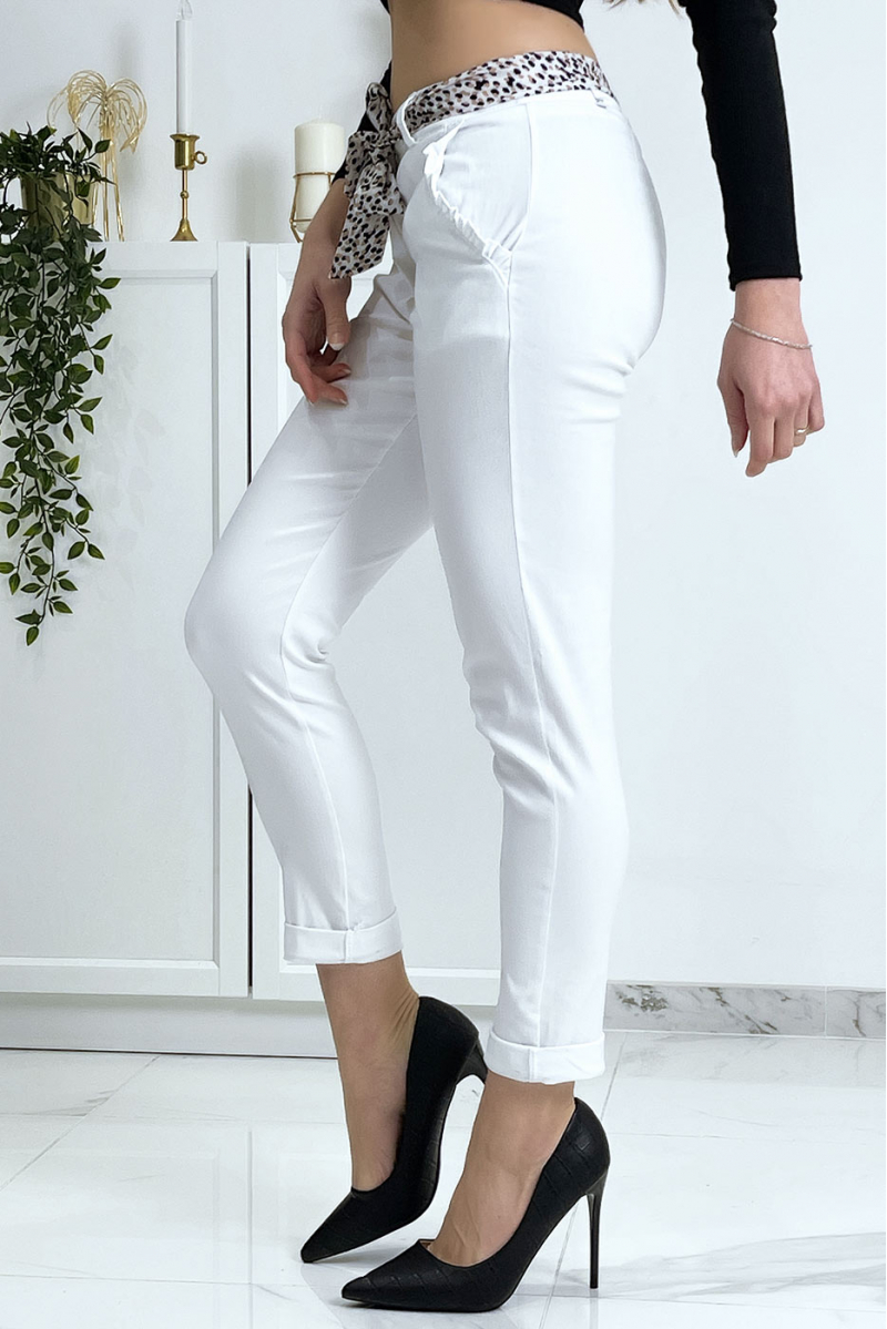 Pantalon strech blanc avec poches froufrou et ceinture - 5