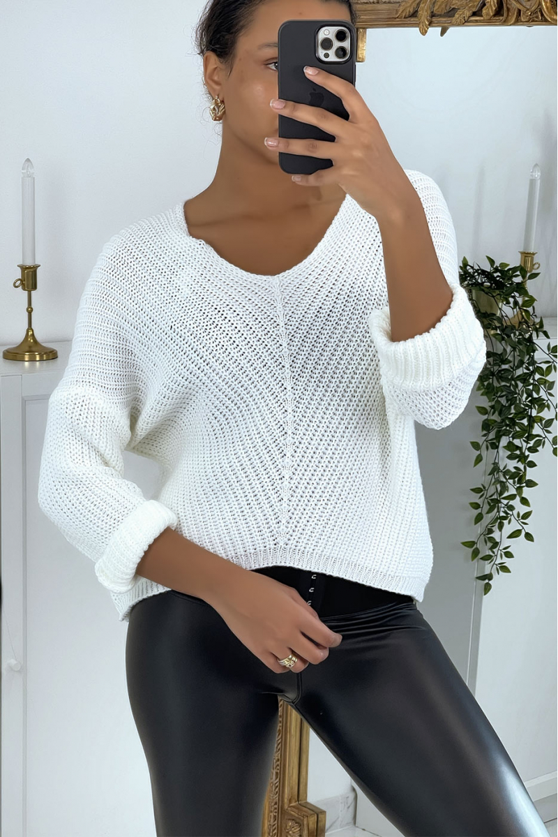 White knit V-neck sweater - 7