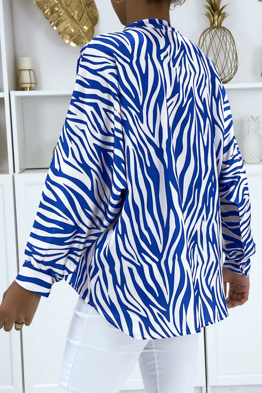 Royal en witte blouse met zebraprint en plooien aan de voorkant - 3