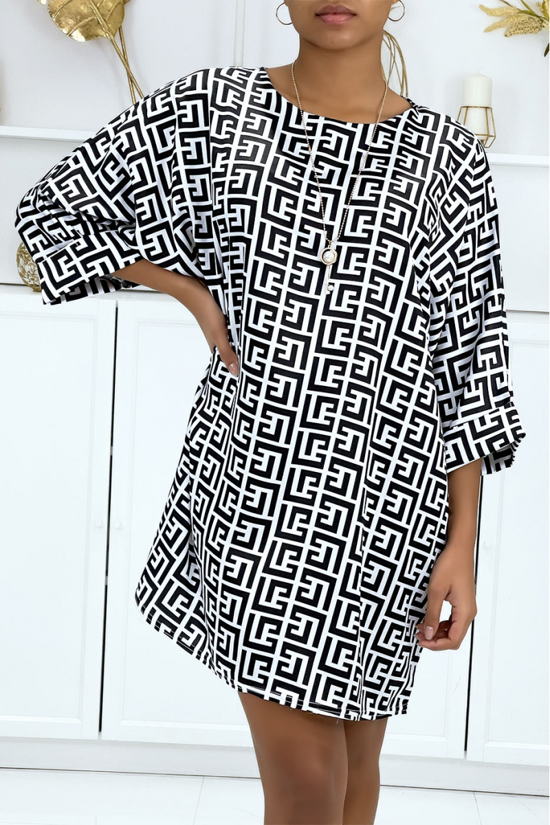 Loose tunic dress with black and white pattern - 4