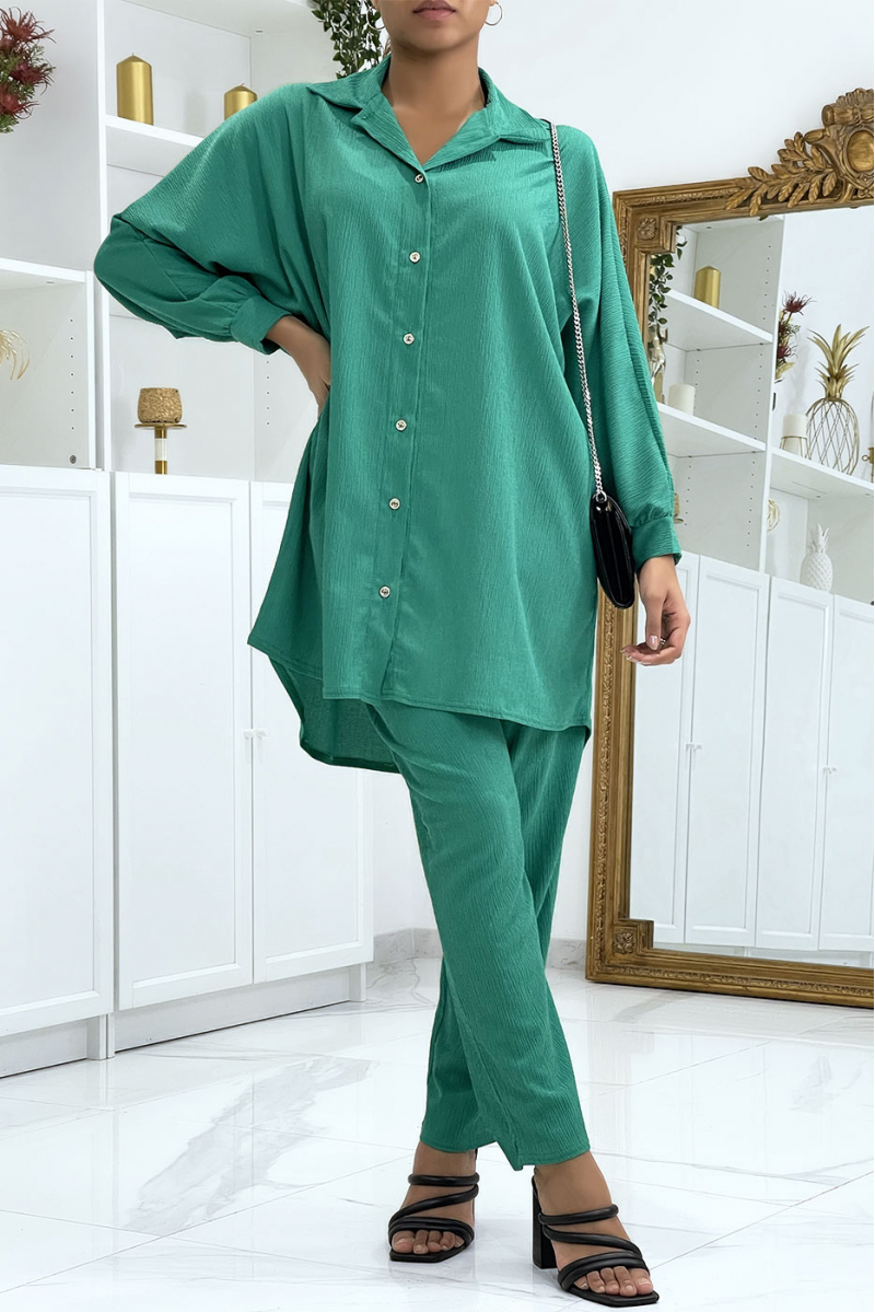 Oversized shirt and green pants set - 3