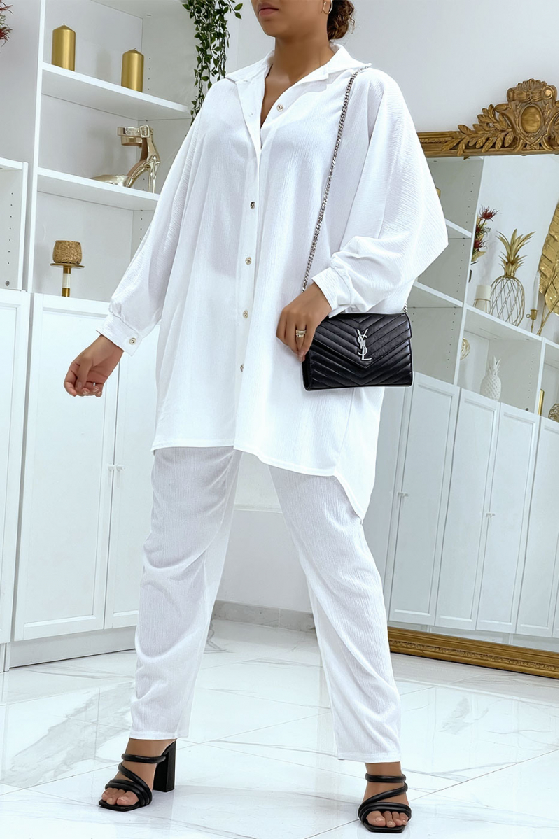 Oversized shirt and white pants set - 1